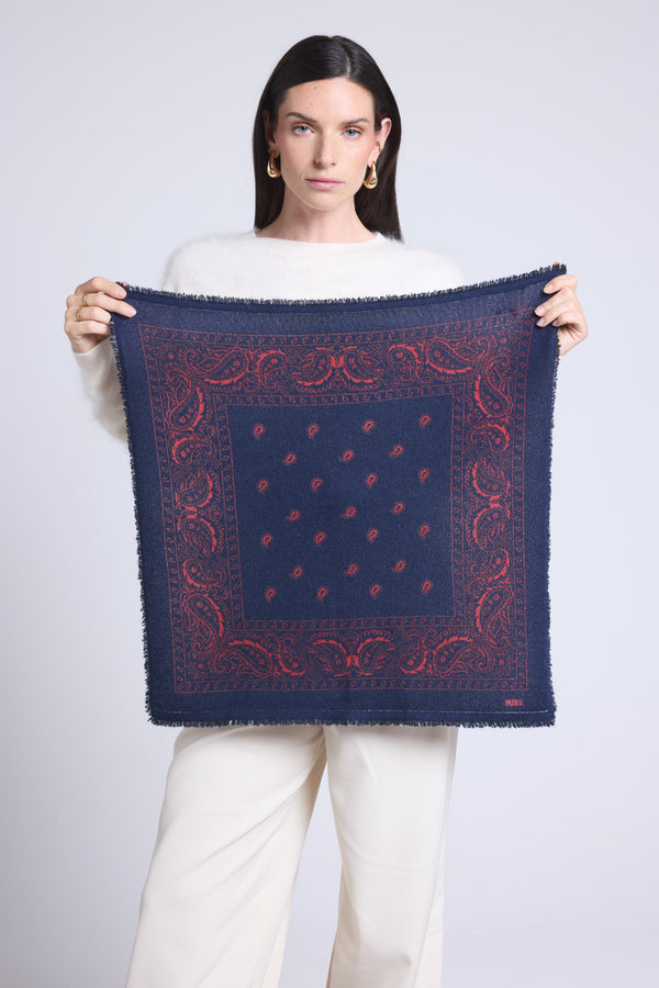 #BLEUMARINEETROUGEBORDEAU