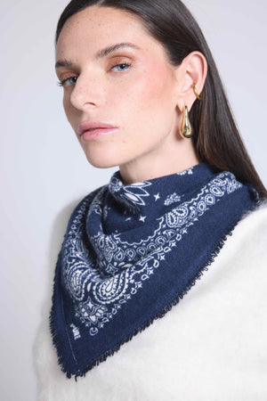 #BLEUMARINEBLANC
