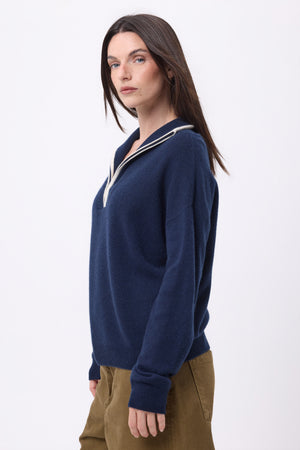 #BLEUMARINEBLANC #FEMME