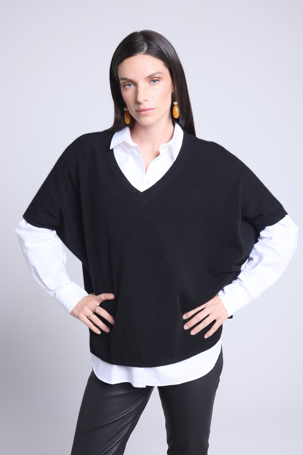 PULL OVERSIZE SANS MANCHE COL V - ONA
