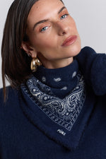 #BLEUMARINEBLANC #FEMME