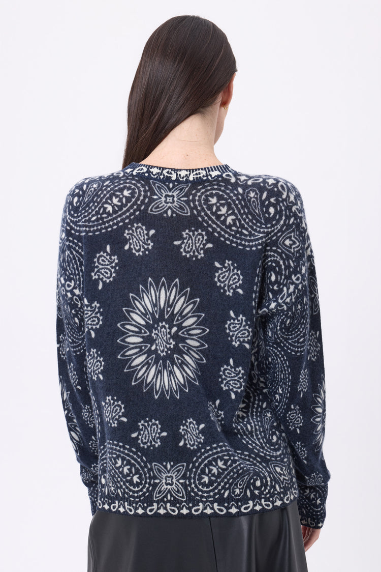 #BLEUMARINEIMPRIMEBLANC #FEMME