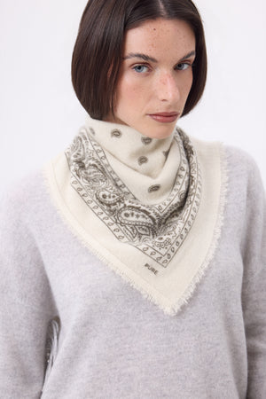 #BLANCKHAKICHINE #FEMME